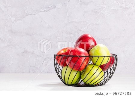 Red and green garden apples 96727502