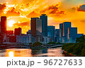 中之島エリアの夕景 96727633