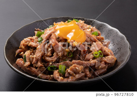 ユッケ風ローストビーフ ユッケ風ローストビーフ 96727810