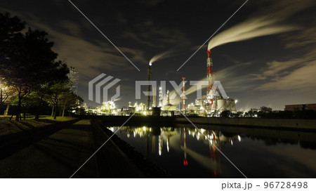 網干なぎさ公園から見た工場夜景(ダイセル網干工場)、ホワイトバランスを太陽光で撮影 網干なぎさ公園から見た工場夜景(ダイセル網干工場)、ホワイトバランスを太陽光で撮影 96728498