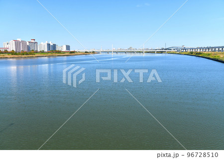 船堀橋/荒川より上流方向を望む(東京都江戸川区)【2021.11】 船堀橋/荒川より上流方向を望む(東京都江戸川区)【2021.11】 96728510