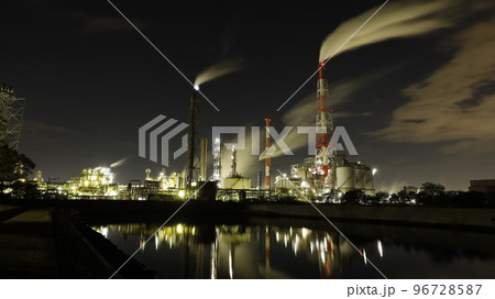 網干なぎさ公園から見た工場夜景（ダイセル網干工場）、ホワイトバランスを太陽光で撮影 96728587