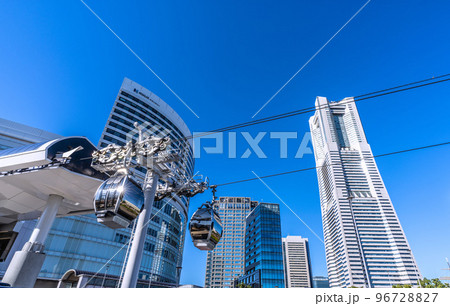 日本の横浜都市景観 秋晴れに映える未来的な“空中交通”「YOKOHAMA AIR CABIN」 日本の横浜都市景観 秋晴れに映える未来的な“空中交通”「YOKOHAMA AIR CABIN」 96728827