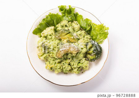 アボカドとバジルボテトのグリーンサラダ アボカドとバジルボテトのグリーンサラダ 96728888
