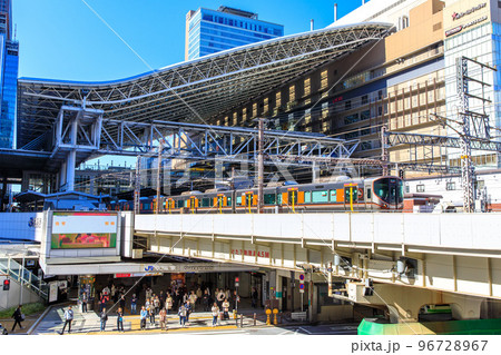 大阪駅を発着する大阪環状線323系電車 大阪駅を発着する大阪環状線323系電車 96728967