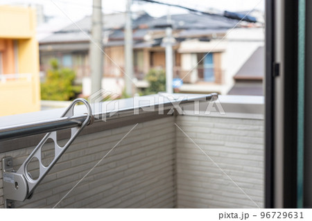 賃貸ワンルームマンションのベランダ部分 賃貸ワンルームマンションのベランダ部分 96729631