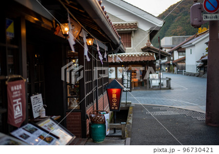 山陰の小京都秋の津和野の夕暮れ 山陰の小京都秋の津和野の夕暮れ 96730421