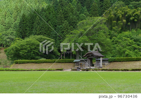 一乗谷朝倉氏遺跡　唐門と朝倉館跡 96730436