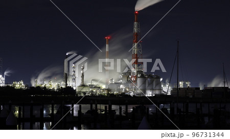 網干ボートパークで撮影した対岸のダイセル網干工場の夜景 網干ボートパークで撮影した対岸のダイセル網干工場の夜景 96731344