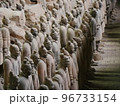 秦始皇兵馬俑博物館の兵士（中国西安） 96733154