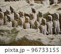秦始皇兵馬俑博物館の兵士（中国西安） 96733155
