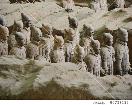 秦始皇兵馬俑博物館の兵士（中国西安） 96733155