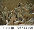 秦始皇兵馬俑博物館の兵士（中国西安） 96733156