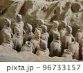 秦始皇兵馬俑博物館の兵士（中国西安） 96733157