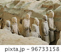 秦始皇兵馬俑博物館の兵士（中国西安） 96733158