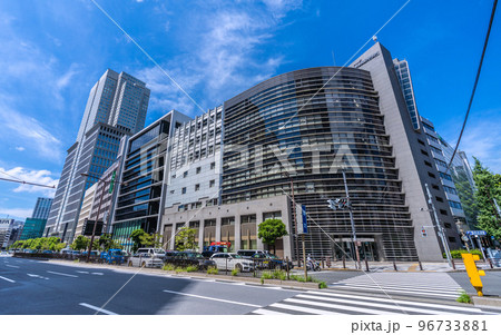 日本の東京都市景観 溜池から永田町の山王パークタワーなどを望む 96733881