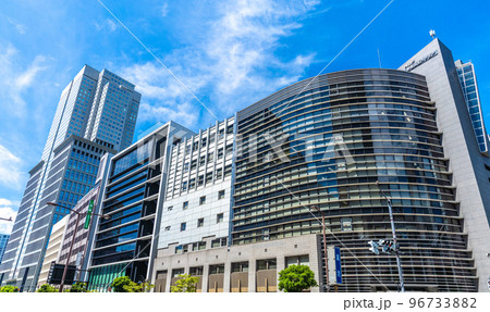 日本の東京都市景観 溜池から永田町の山王パークタワーなどを望む 日本の東京都市景観 溜池から永田町の山王パークタワーなどを望む 96733882
