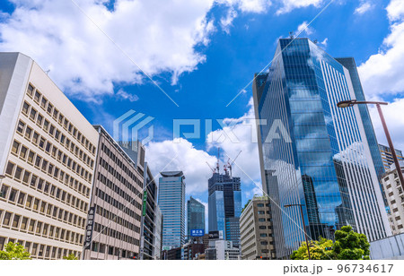 日本の東京都市景観 永田町の山王パークタワー(溜池山王駅出入口）前にある永田町法曹ビル（赤坂2丁目） 96734617