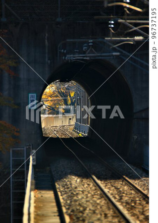 川治向トンネルを抜け【川治湯元】駅へ… 『特急リバティ会津』500系 川治向トンネルを抜け【川治湯元】駅へ… 『特急リバティ会津』500系 96737195