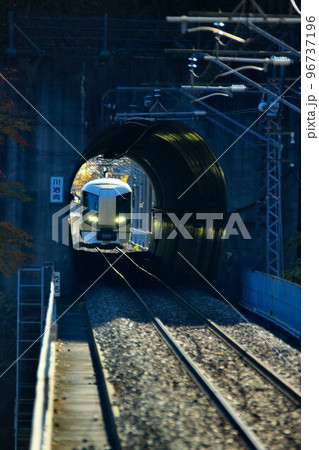 川治向トンネルを抜け【川治湯元】駅へ… 『特急リバティ会津』500系 96737196