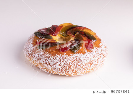 Rosca de reyes, king cake, glazed fruit, Provencal Galette des rois 96737841