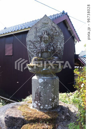 国東市　宝積寺の妙経五千部供養塔 96738028