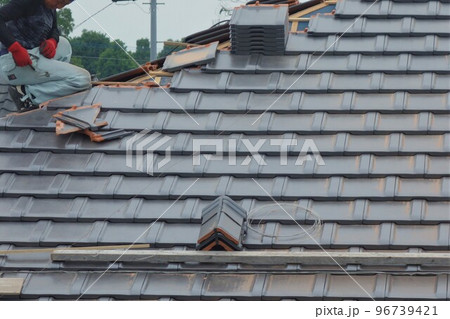 防災瓦への交換工事 素材 背景 防災瓦への交換工事 素材 背景 96739421