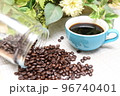 コーヒー豆とカップ 96740401