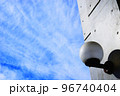 青空と街灯 96740404