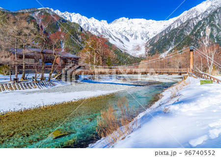 【レア素材】冬の上高地 河童橋付近の風景【長野県】 【レア素材】冬の上高地 河童橋付近の風景【長野県】 96740552