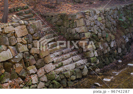 備中松山城・大松山城の首洗い池 96742287