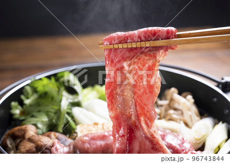 すき焼き 調理中 すき焼き 調理中 96743844