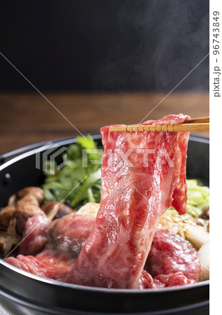 すき焼き　調理中 96743849