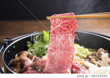 すき焼き 調理中 すき焼き 調理中 96743850