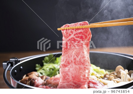 すき焼き 調理中 すき焼き 調理中 96743854