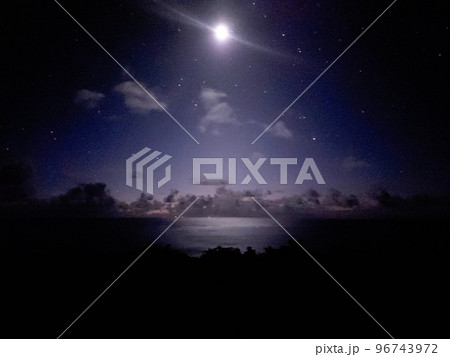 石垣島　星空　月明り　沖縄 96743972