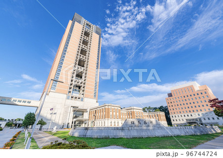 群馬県前橋市　快晴の群馬県庁 96744724