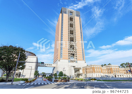 群馬県前橋市　快晴の群馬県庁 96744725