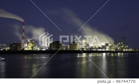 姫路市の吉美埠頭から撮影したダイセル網干工場の夜景 96744770