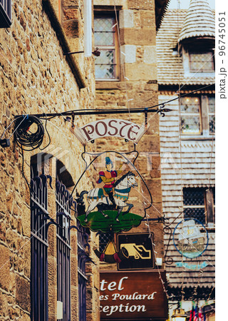 モン・サン・ミッシェル　参道のポストオフィス 96745051