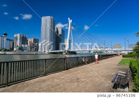 東京都中央区 隅田川テラス 中央大橋、月島付近 96745106