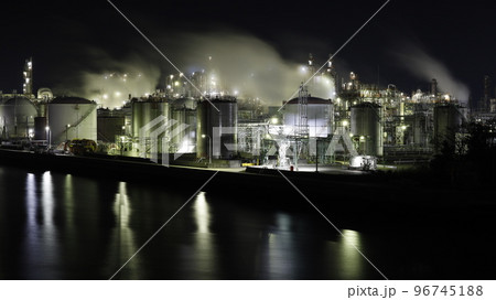 網干臨海大橋から撮影した日本触媒姫路製造所の夜景 96745188