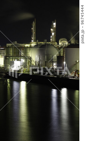 網干臨海大橋から撮影した日本触媒姫路製造所の夜景 網干臨海大橋から撮影した日本触媒姫路製造所の夜景 96745444