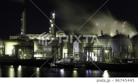 網干臨海大橋から撮影した日本触媒姫路製造所の夜景 網干臨海大橋から撮影した日本触媒姫路製造所の夜景 96745445
