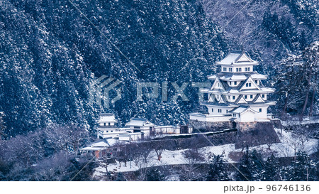 冬の郡上八幡城 96746136