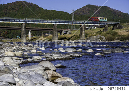 晩秋の長良川鉄道 晩秋の長良川鉄道 96746451