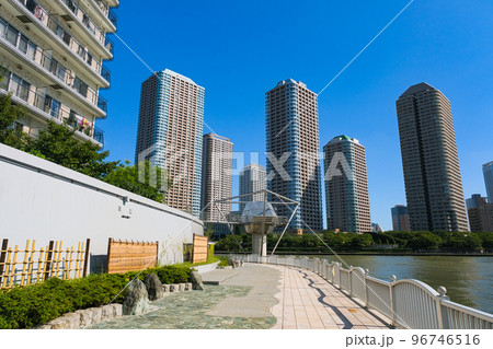 東京都中央区 隅田川テラスと佃の高層マンション群 東京都中央区 隅田川テラスと佃の高層マンション群 96746516