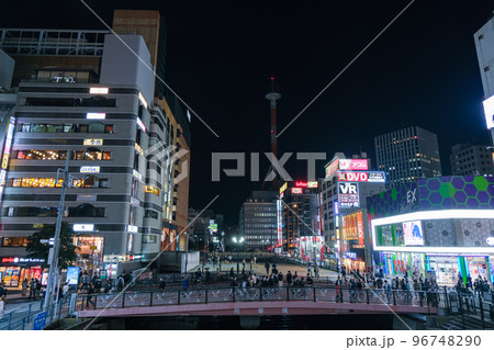 神奈川県横浜市 横浜駅前の繁華街 夜景 神奈川県横浜市 横浜駅前の繁華街 夜景 96748290