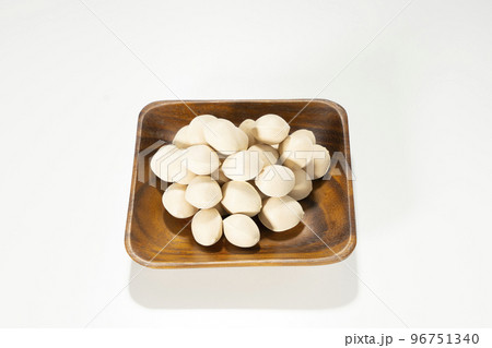 生のぎんなん　イチョウの種　秋の味覚　おいしい 96751340