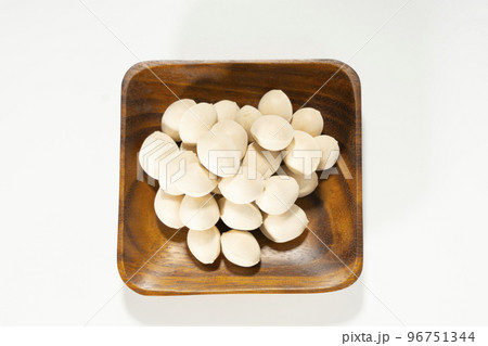 生のぎんなん イチョウの種 秋の味覚 おいしい 生のぎんなん イチョウの種 秋の味覚 おいしい 96751344